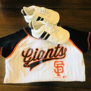 6-9mos Giants bodysuits unisex with shoes size 3